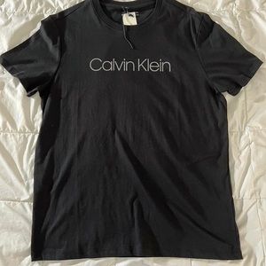 graphic calvin klein tee